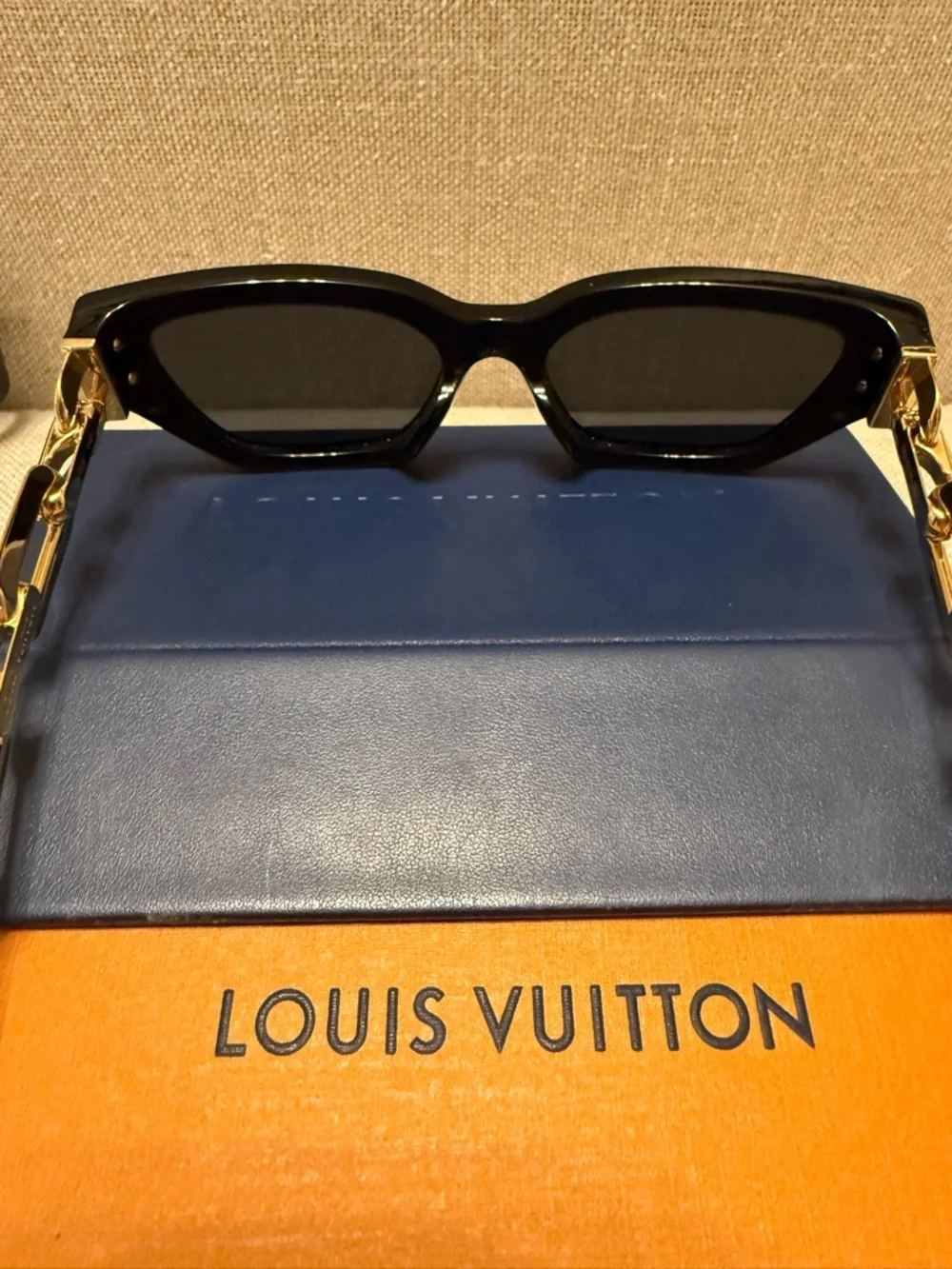 Louis Vuitton LV Edge Black Gold Cat-Eye Sunglasses - Picture 3 of 9